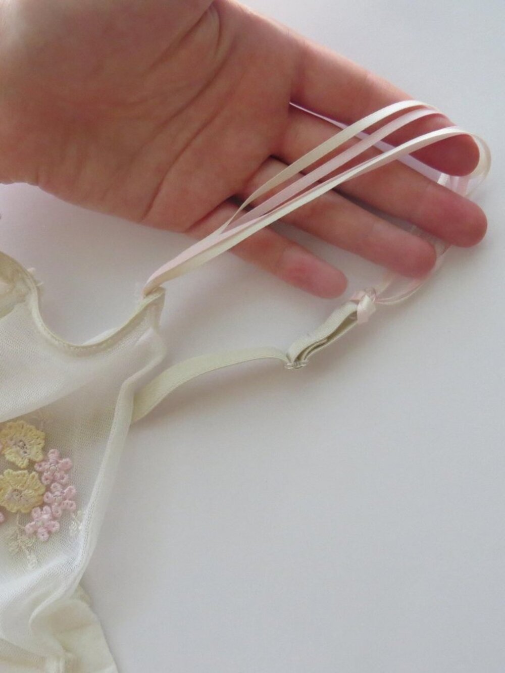 Vintage 2000s Victoria's Secret Flower Applique Underwire Bra, Sheer Ivory Mesh - Picture 2 of 5